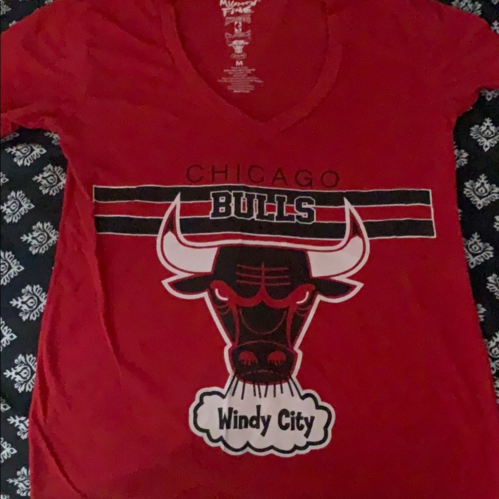 Chicago bulls v-neck MEDIUM NEVER WORN